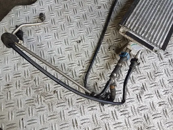 Enfriador combustible Jaguar F-Pace OEM HK839N103A image 3