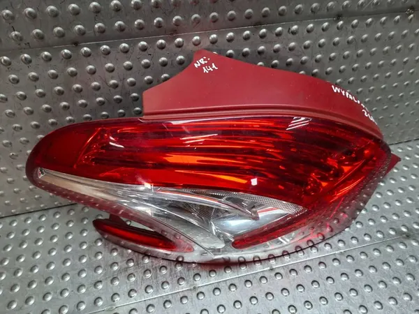 Luz Trasera Izquierda 9672628280 Peugeot 208 2012- image 2