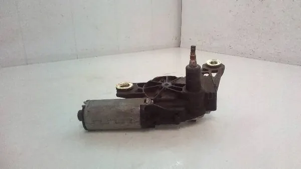 VW GOLF IV 98 Heckwischermotor image 2