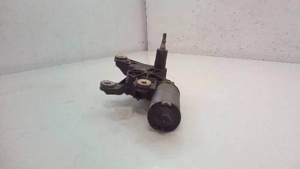 VW GOLF IV 98 Heckwischermotor image 3