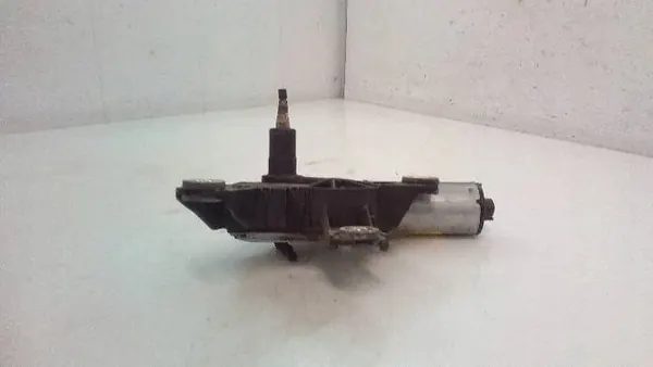 VW GOLF IV 98 Heckwischermotor image 4