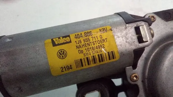 VW GOLF IV 98 Heckwischermotor image 6