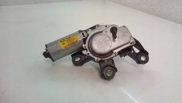 VW GOLF IV 98 Heckwischermotor image 8