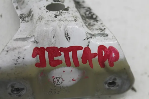 Höger fram skärmstöd 1K6821136 VW image 3