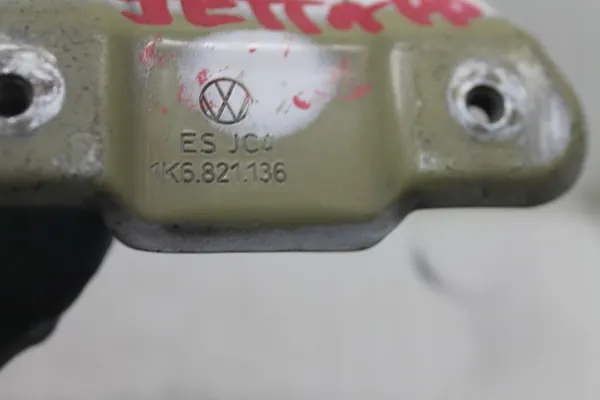 Höger fram skärmstöd 1K6821136 VW image 4