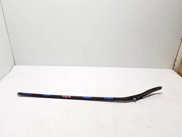 Garniture Verticale Gauche Fenêtre Avant Volvo XC60 2018- OE 32216112 image 4