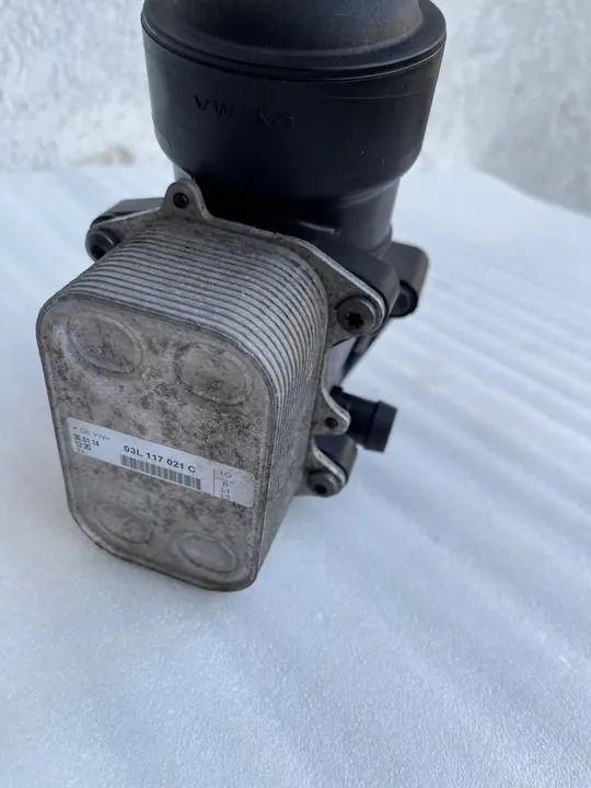 Oljefilterbas VW Golf VI Passat B6 Sharan 03L115389C image 2