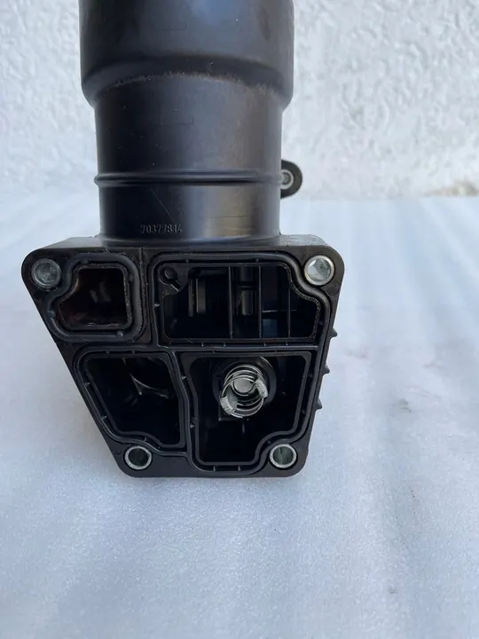 Oljefilterbas VW Golf VI Passat B6 Sharan 03L115389C image 3