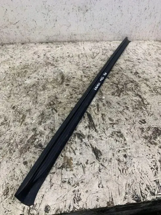 Audi A4 B9 Avant baklucktätning OEM 8W9827229 image 2