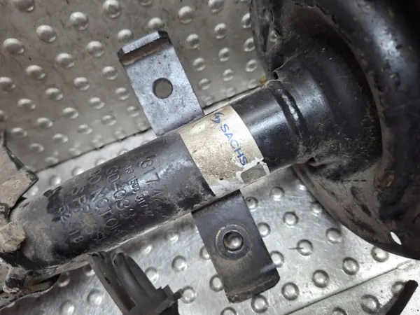 Fram Vänster Stötdämpare OEM S26309765 Renault Clio IV image 3