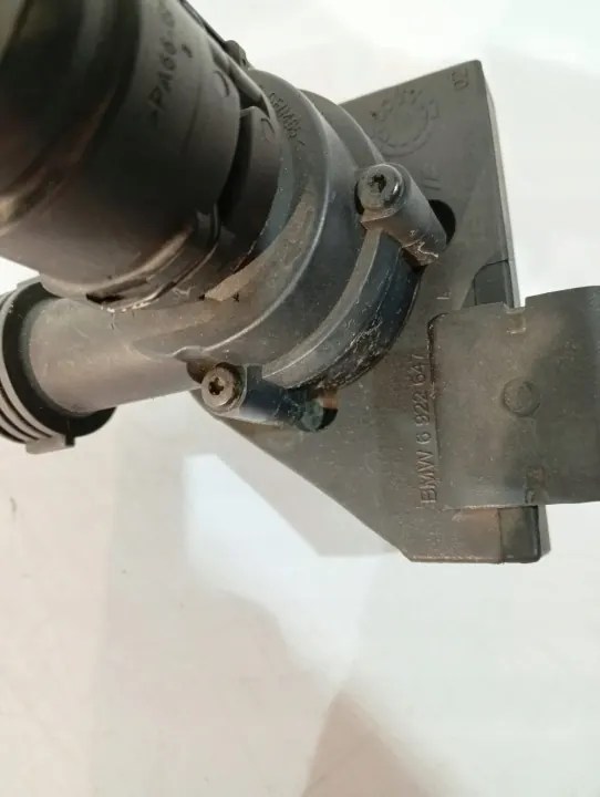 Bomba de água auxiliar BMW 6922647 para Série 5 E60/E61 image 3