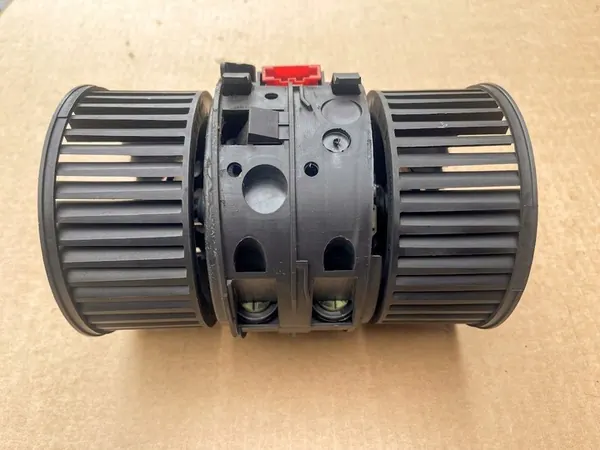 Ventilador Renault Megane III OE 272104937R T1001277N image 2