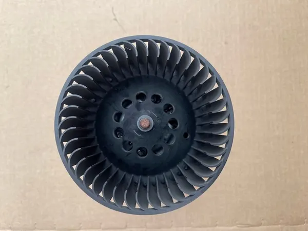 Ventilador Renault Megane III OE 272104937R T1001277N image 3