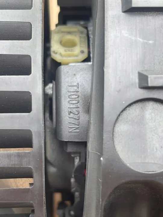 Ventilador Renault Megane III OE 272104937R T1001277N image 4