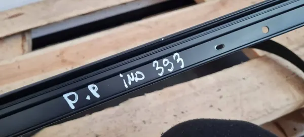 Audi A5 8T Kattoharja Oikea Musta OEM 8T8853704C image 7