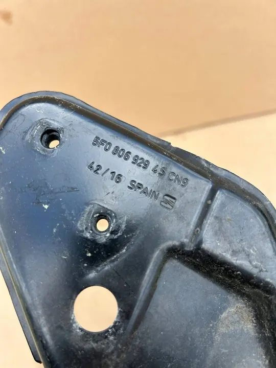 SEAT LEON III Fäste vänster framlykta 5F0806929 image 3