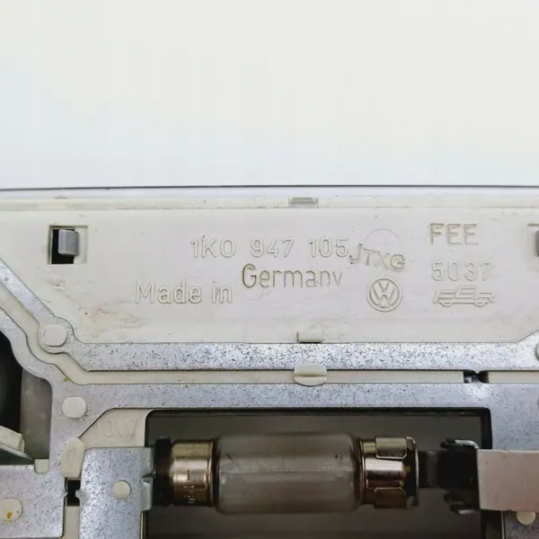 Luz Techo VW Golf OEM DRC98630 - Estado Usado image 4