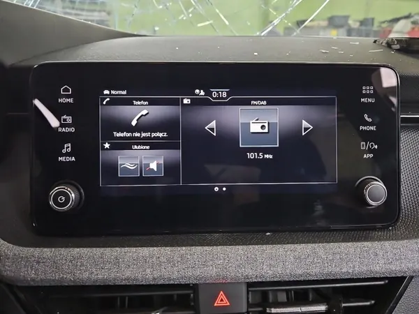 Skoda Kamiq tehdasradio OEM 657035869 image 2