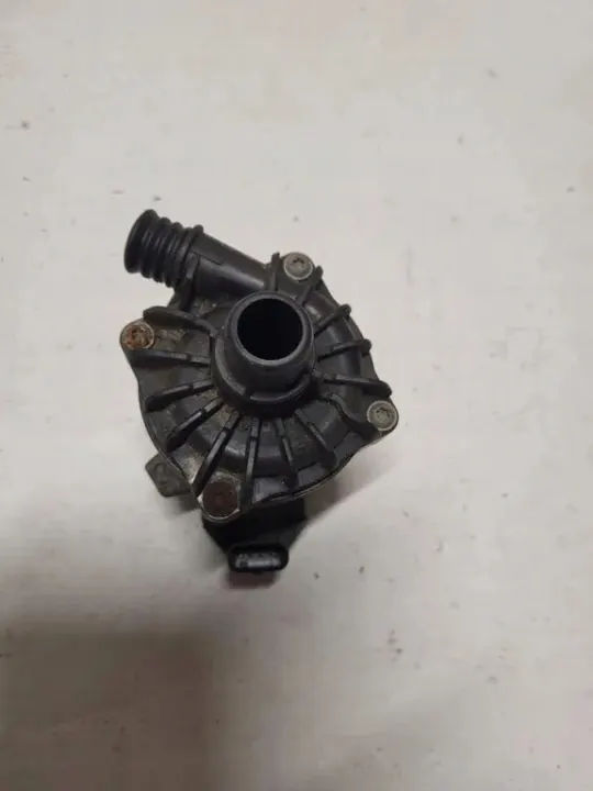 BMW Vattenpumpsmotor OEM 70136016 för X5 E70 4.4L image 2