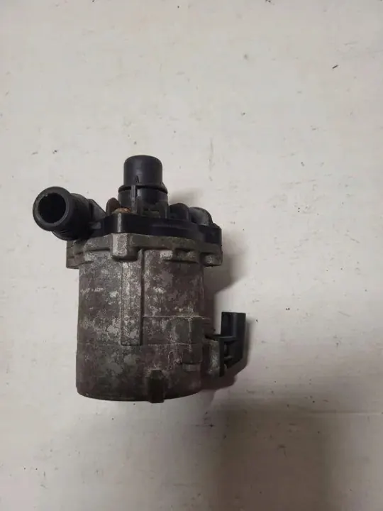 BMW Vattenpumpsmotor OEM 70136016 för X5 E70 4.4L image 4