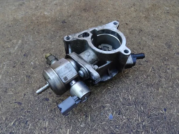 Imupumppu AUDI A3 8P GOLF VI GTI 2.0 TFSI 06H127025K image 2