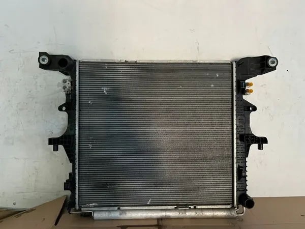 Radiateur d'eau Mercedes-Benz d'occasion OEM A4705000000 image 2
