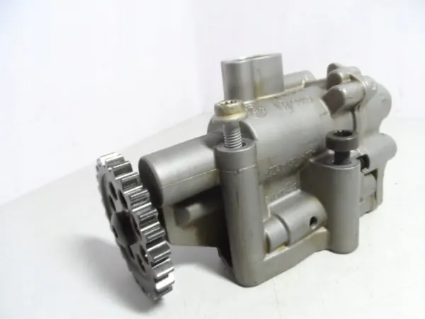 Pompe à huile OEM WORAD0975 pour VW Jetta 5C Passat B7 image 3