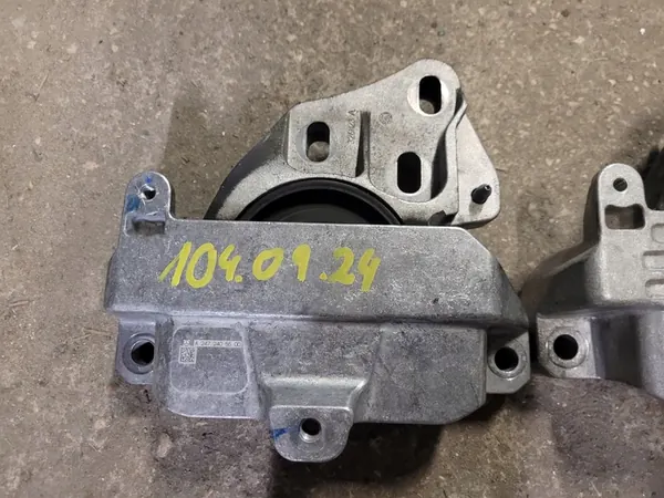 MERCEDES Soporte de motor A2472405500 + A2472403200 image 2