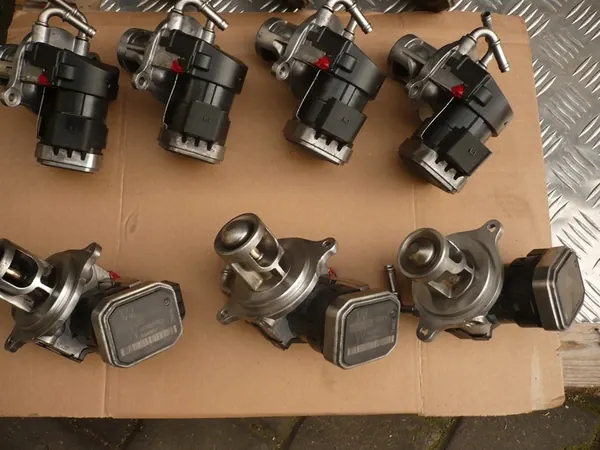 Válvula EGR Mercedes Clase A Clase B 6401401960 image 2