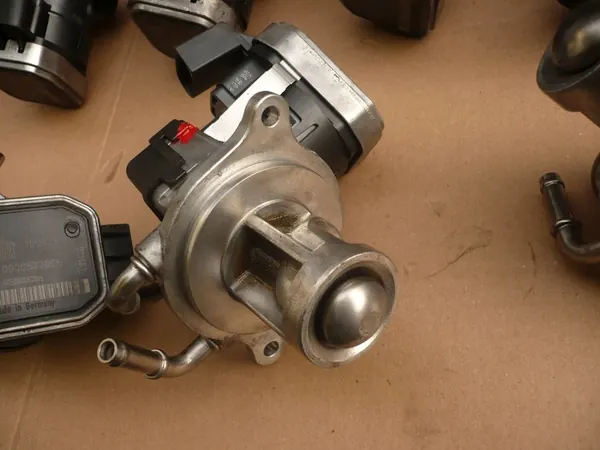 Válvula EGR Mercedes Clase A Clase B 6401401960 image 3