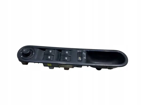 Renault Espace IV Left Front Window Panel 8200519355 image 2