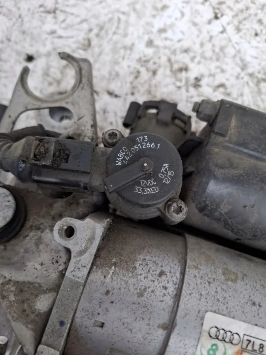Pompe compresseur suspension Audi OE 7L8616006F image 3