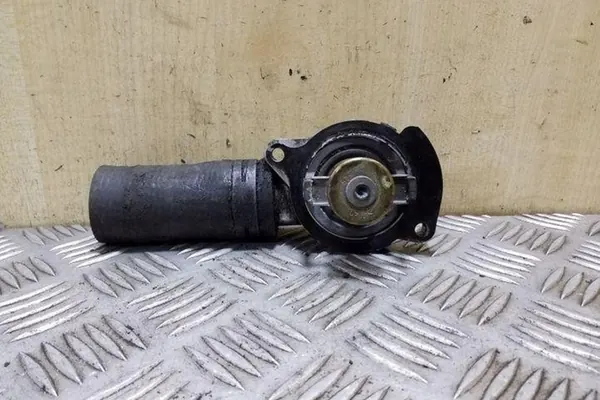 Carcasa de termostato VW TRANSPORTER V (T5) 2.5L OEM 070121114 image 2