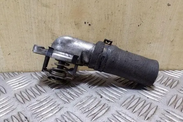 Carcasa de termostato VW TRANSPORTER V (T5) 2.5L OEM 070121114 image 3