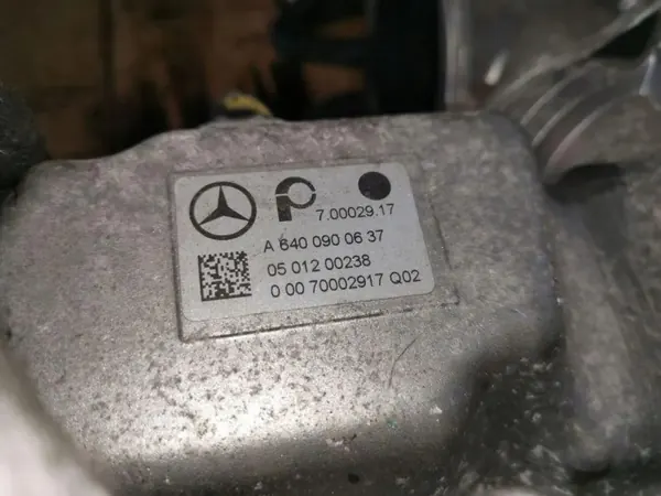 Colector de admisión usado OEM A6400900637 Mercedes image 3