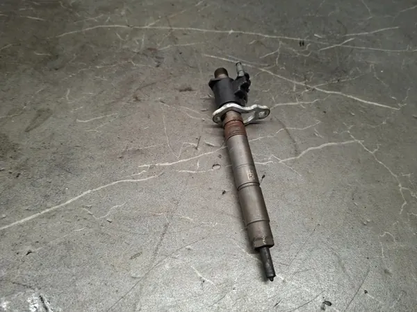 Injecteur Volvo XC70 II OEM 31272690 - Occasion image 2