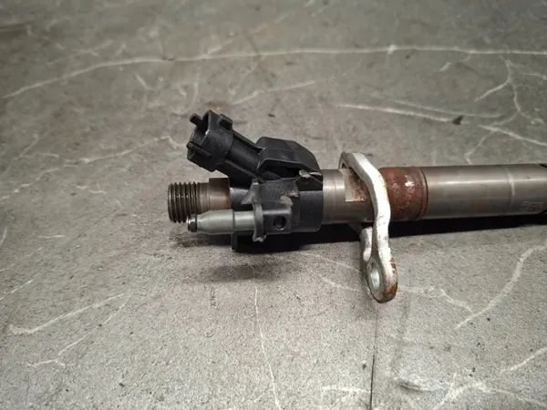Injecteur Volvo XC70 II OEM 31272690 - Occasion image 5