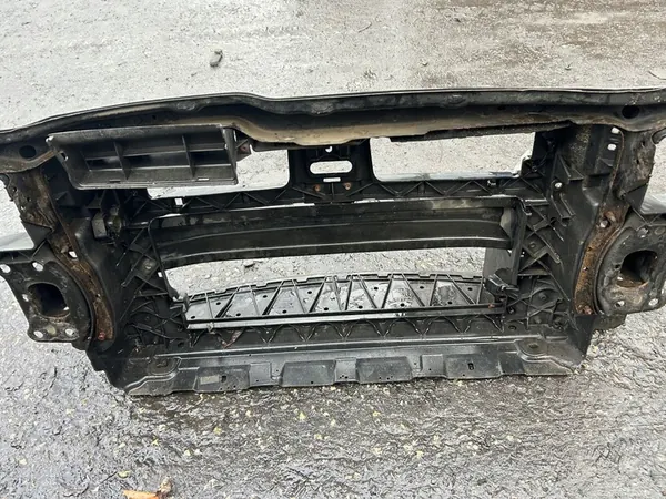 VW Jetta V 2.0 TDI Frontverstärkung image 6