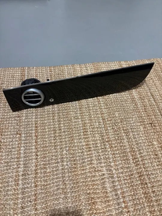 Bentley Bentayga ilmanvaihtopaneeli OEM 36B857060 image 2