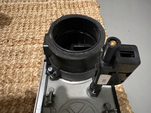 Bentley Bentayga ilmanvaihtopaneeli OEM 36B857060 image 3
