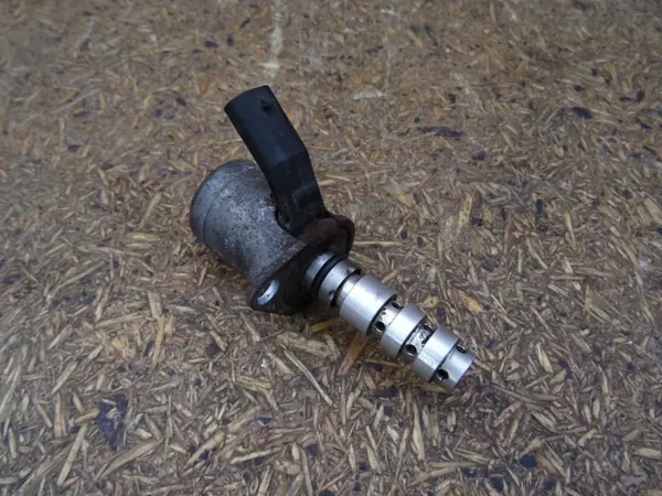 Öljypumpun venttiili OEM 04L906455A Audi A3 8V image 2
