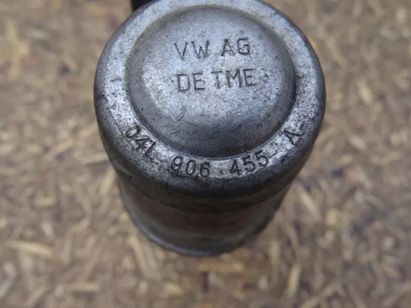 Öljypumpun venttiili OEM 04L906455A Audi A3 8V image 3