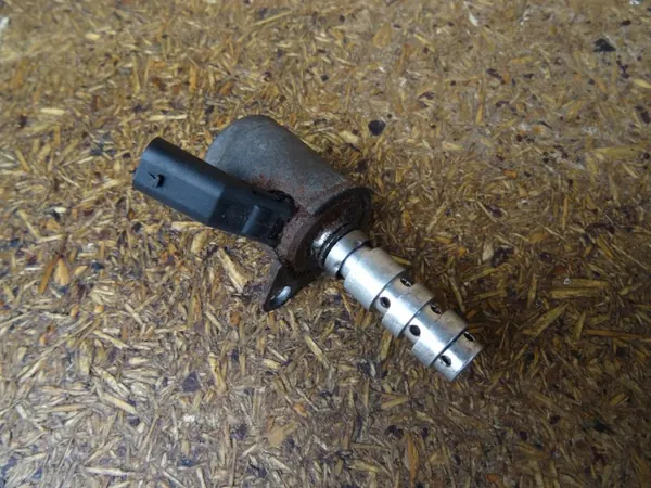 Öljypumpun venttiili OEM 04L906455A Audi A3 8V image 6