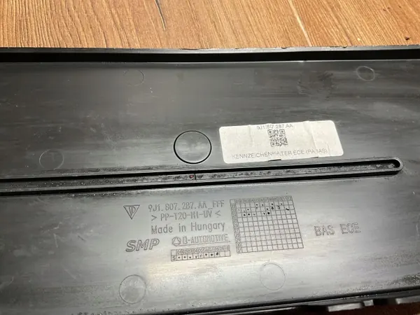 Porsche Taycan Ondermat OEM 9J1807287AA image 8