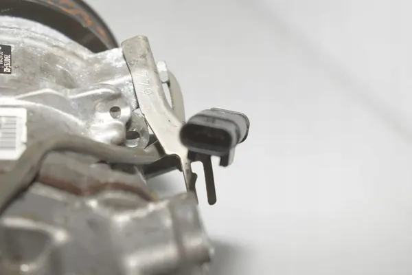 Compressore aria condizionata BMW F40 2.0L 2021 OEM 64527948797 image 4