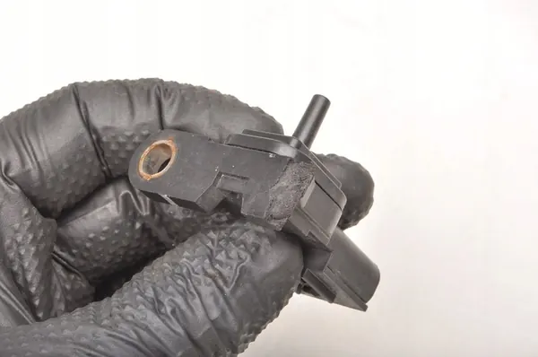 MAP Sensor Toyota Yaris IV 89421-33010 image 2