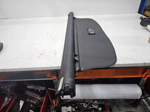 Rodillo de maletero horizontal Audi A4 B8 Avant OEM 8K9863553A image 8