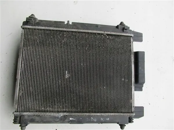 CHŁODNICA WODY Z WENTYLATOREM YARIS II 1.4D4D image 2