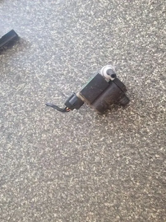 Spolarpump OEM 985102L100 - Begagnad Hyundai OE image 2