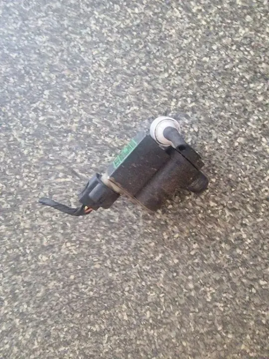 Spolarpump OEM 985102L100 - Begagnad Hyundai OE image 3